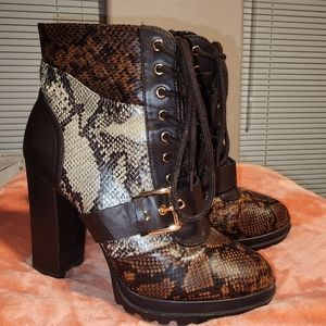 EUC SNAKESKIN COLORBLOCK LACEUP BOOTIES SIZE 8